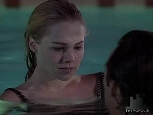 Escena del episodio 29 de la temporada 3 de la serie Beverly Hills, 90210