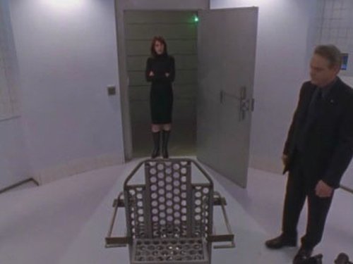 Escena del episodio 6 de la temporada 5 de la serie Nikita