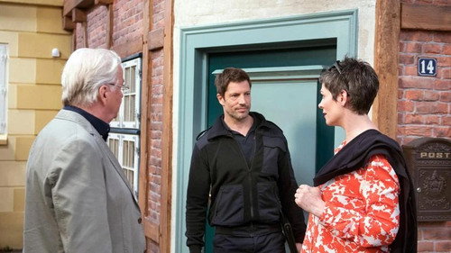 Episode 2253 still