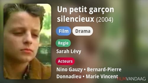 Un petit garçon silencieux