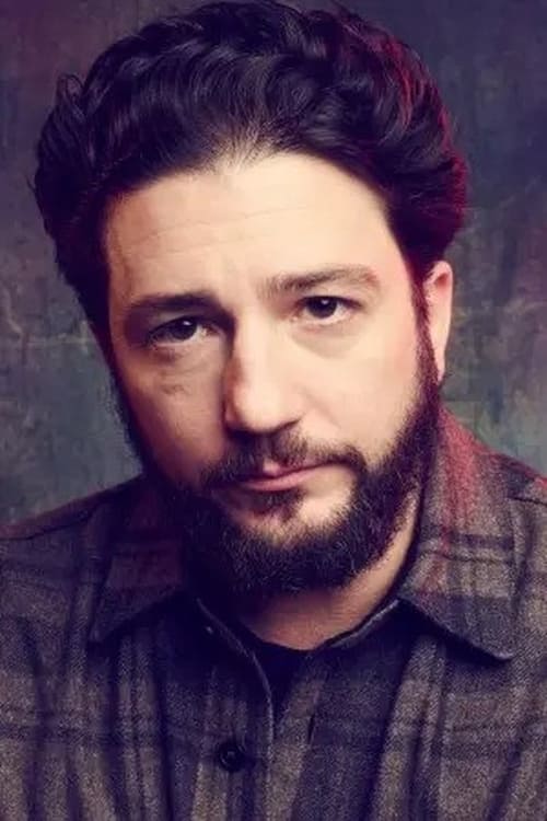 Kép: John Magaro színész profilképe