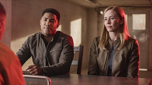 FBI: Internacional: 4×2