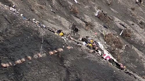 Crash de l'Airbus A320 de la Germanwings : L'effroyable vérité Backdrop Blur