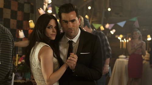 Schitt's Creek S01E12 — Surprise Party episode still