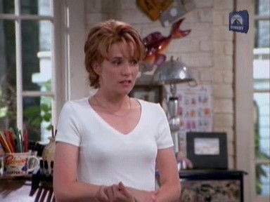 Escena del episodio 1 de la temporada 3 de Caroline in the City