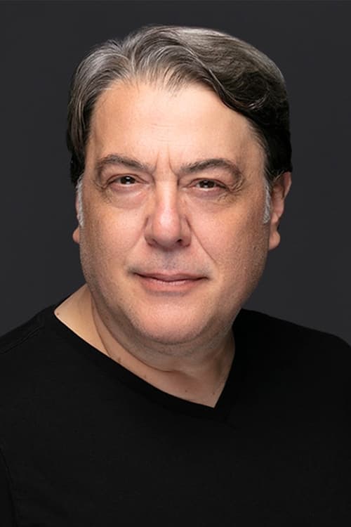 Kép: Kerem Atabeyoğlu színész profilképe