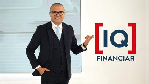 IQ Financiar Backdrop Blur