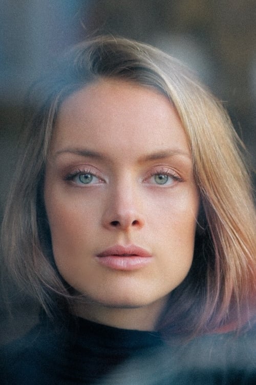 Kép: Rachel Skarsten színész profilképe