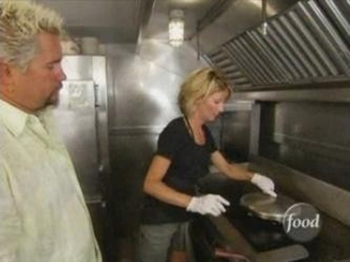 Escena del episodio 10 de la temporada 7 de la serie Diners, Drive-Ins and Dives