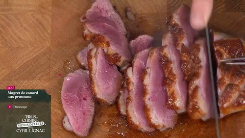 Image Magret de canard aux pruneaux, Mousse au chocolat noir, chantilly caramel