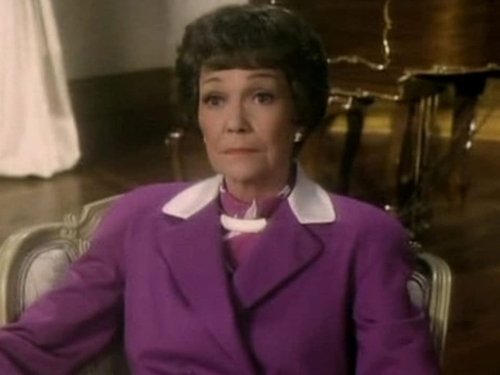 Escena del episodio 1 de la temporada 5 de la serie Falcon Crest