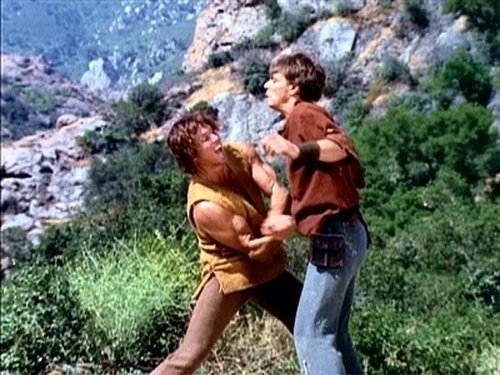 Escena del episodio 2 de la temporada 1 de la serie Planet of the Apes