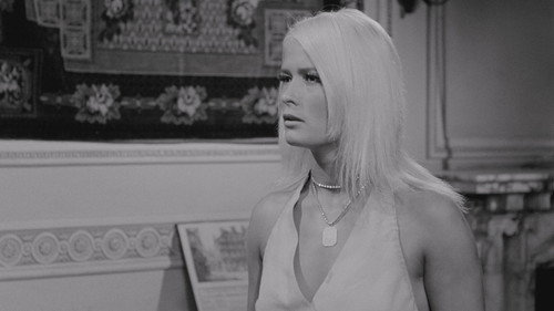 The Girl Can't Stop — still 10