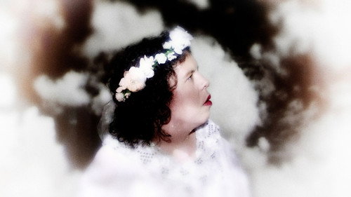 השאלות של נעמי Backdrop Blur