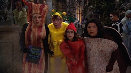 Escena del episodio 15 de la temporada 4 de la serie Austin y Ally