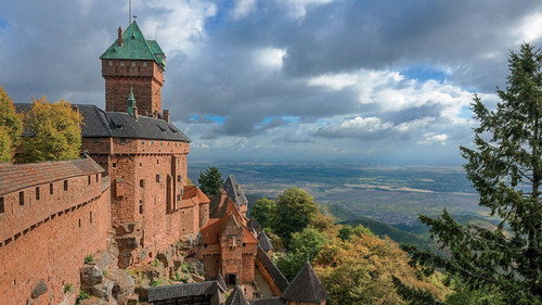 Les châteaux de légende - Le Haut Koenigsbourg Backdrop Blur