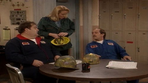 Escena del episodio 10 de la temporada 2 de Grace Under Fire