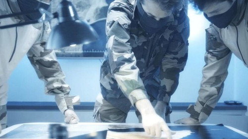 Metiers Hors Norme - Au Coeur Des Assauts Backdrop Blur