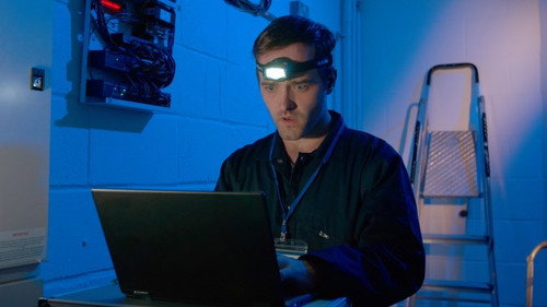 The Inside Man S03E01 backdrop