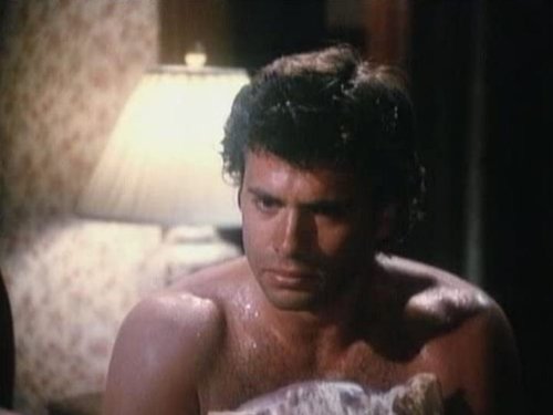 Escena del episodio 6 de la temporada 3 de la serie Falcon Crest