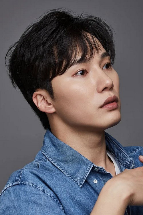 Moon Sung-il portrait