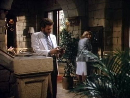 Escena del episodio 10 de la temporada 3 de la serie Falcon Crest