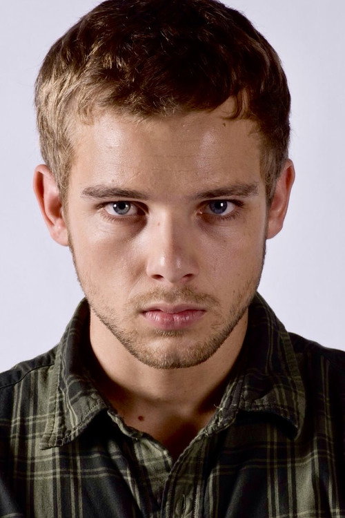 Kép: Max Thieriot színész profilképe