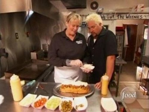 Escena del episodio 6 de la temporada 3 de la serie Diners, Drive-Ins and Dives