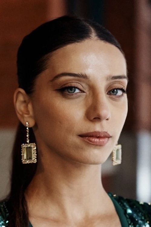 Kép: Angela Sarafyan színész profilképe