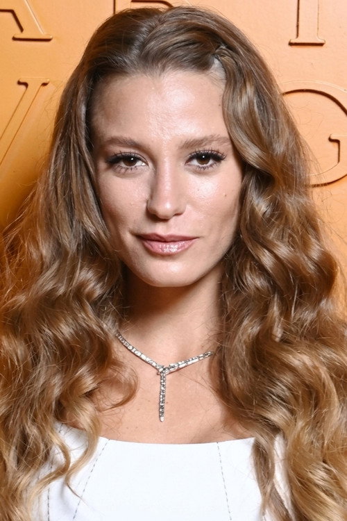 Kép: Serenay Sarıkaya színész profilképe