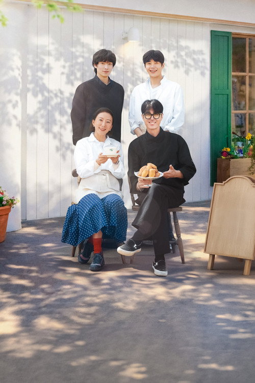 Póster oficial de Bonjour Bakery (2026) - Reality