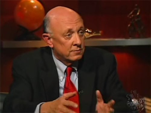 Escena del episodio 18 de la temporada 2 de la serie The Colbert Report