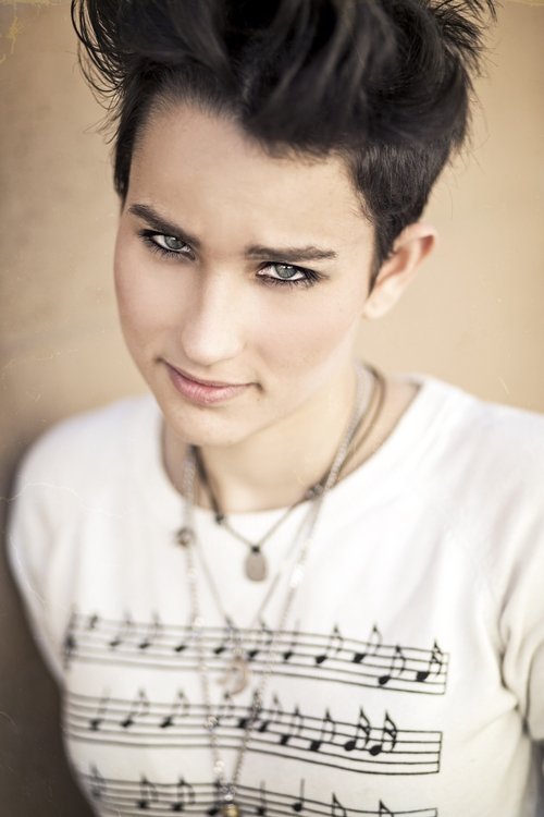 Kép: Bex Taylor-Klaus színész profilképe