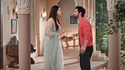 Dev, Shaloni at Odds
