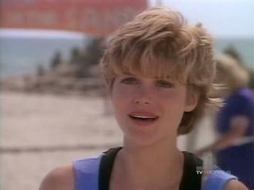 Escena del episodio 6 de la temporada 3 de la serie Beverly Hills, 90210