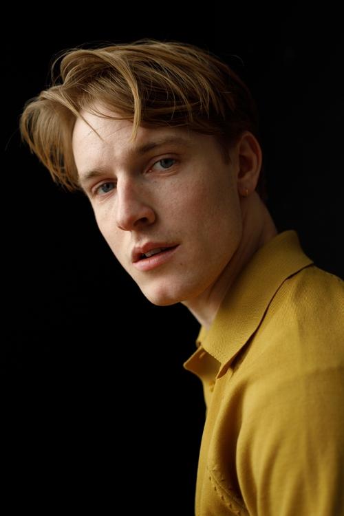 Kép: Louis Hofmann színész profilképe