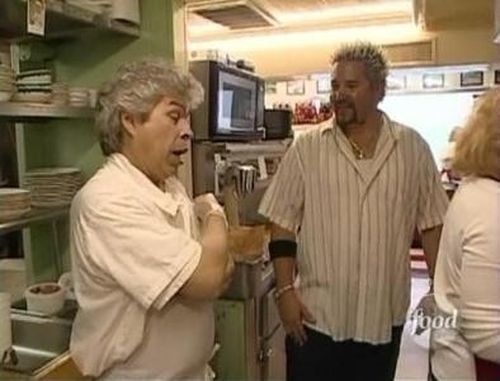 Escena del episodio 1 de la temporada 1 de la serie Diners, Drive-Ins and Dives