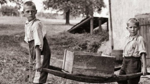 Verdinger - Enfant et esclave en Suisse Backdrop Blur