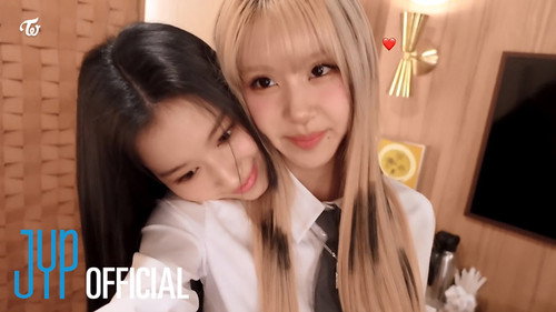 TWICE TV “The Kelly Clarkson Show” & “The Tonight Show Starring Jimmy Fallon” Behind the Scenes still