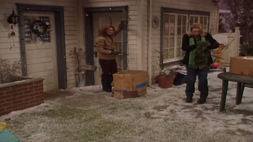 Escena del episodio 12 de la temporada 4 de Grace Under Fire