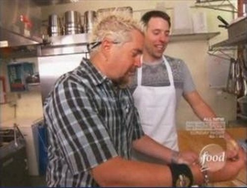 Escena del episodio 9 de la temporada 6 de la serie Diners, Drive-Ins and Dives