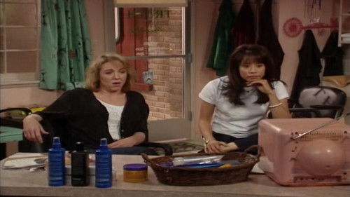 Escena del episodio 2 de la temporada 5 de Grace Under Fire