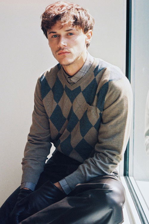 Kép: Christopher Briney színész profilképe