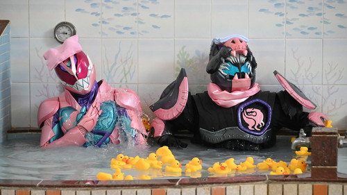 仮面ライダーリバイス — Fundos 10