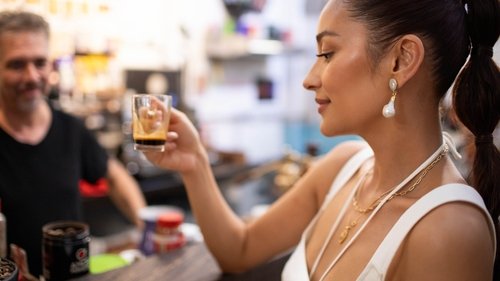 Bebidas do Mundo com Shay Mitchell: 1×2