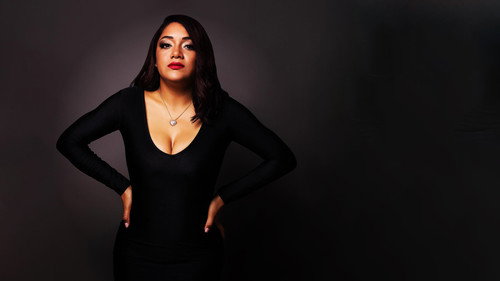 Documental de Kathy Yañez Backdrop Blur