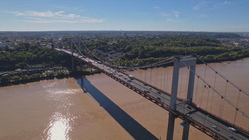 Ponts de Bordeaux: Technologie de haut vol Backdrop Blur