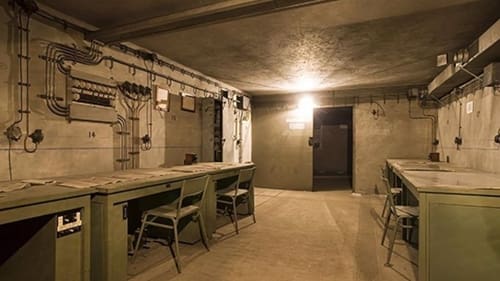 Les tunnels secrets de l'occupation Backdrop Blur