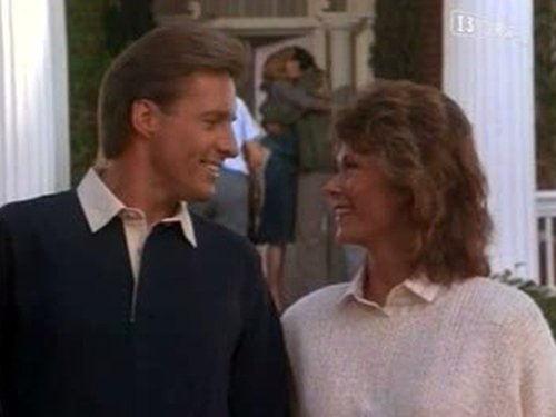 Escena del episodio 10 de la temporada 3 de la serie Scarecrow and Mrs. King
