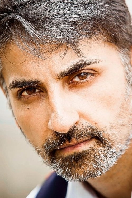 Kép: Akbar Kurtha színész profilképe